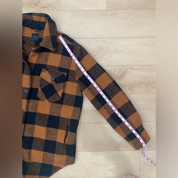 Plaid Jacket, oversized. Button down - Picture 9 of 10